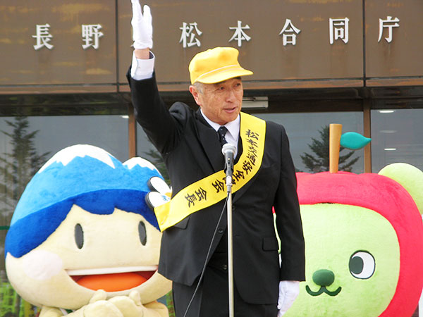 会長パレード出発号令画像