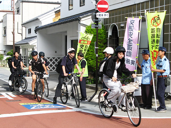 自転車安全利用啓発画像