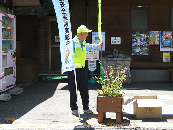 シートベルト交通指導所画像